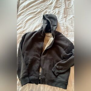 Hollister Men’s Medium Boxy Fit Sherpa Lined Zip Hoodie Gray